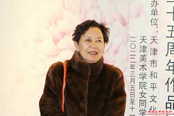 天津美术学院女同学会副会长陶洁做工作总结和未来工作计划。
