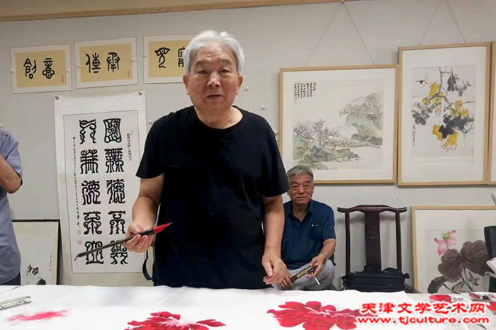 韩三群在创作