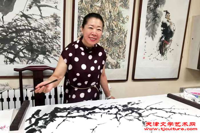 余澍梅在创作