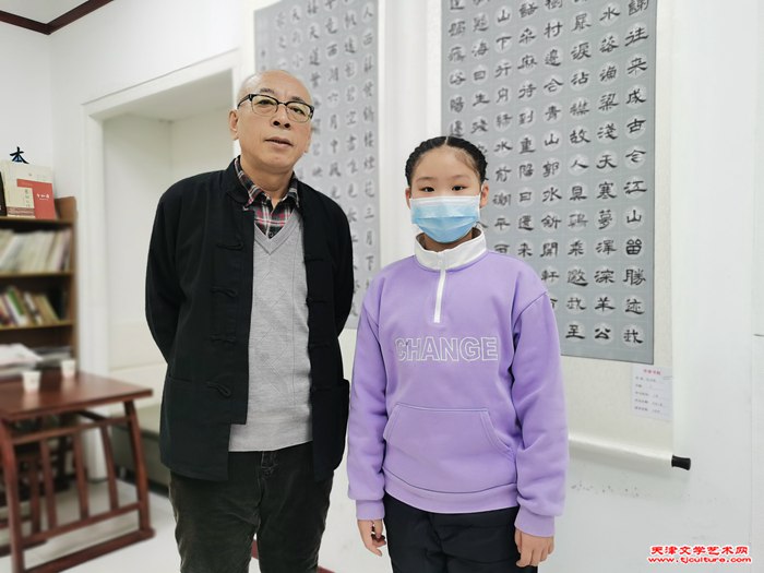 09 优秀学员与王炳学院长合影