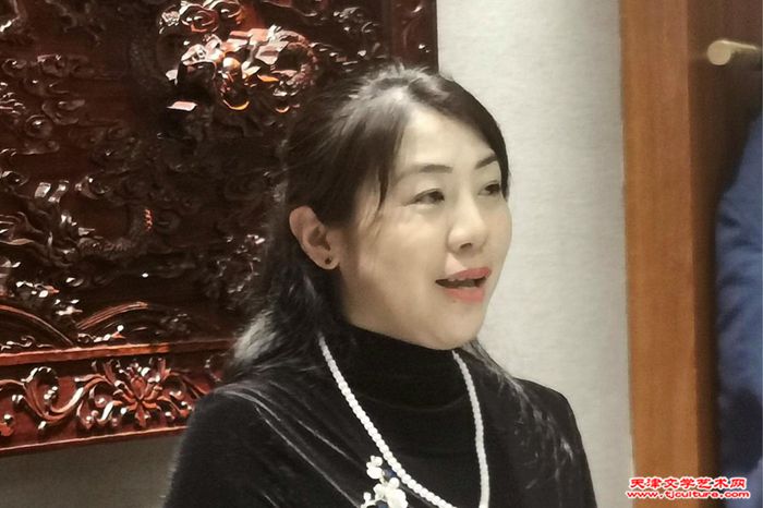 座谈会由慕昆主持