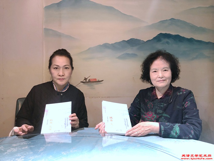 13 田同芬现场签名赠书《城事·天津》