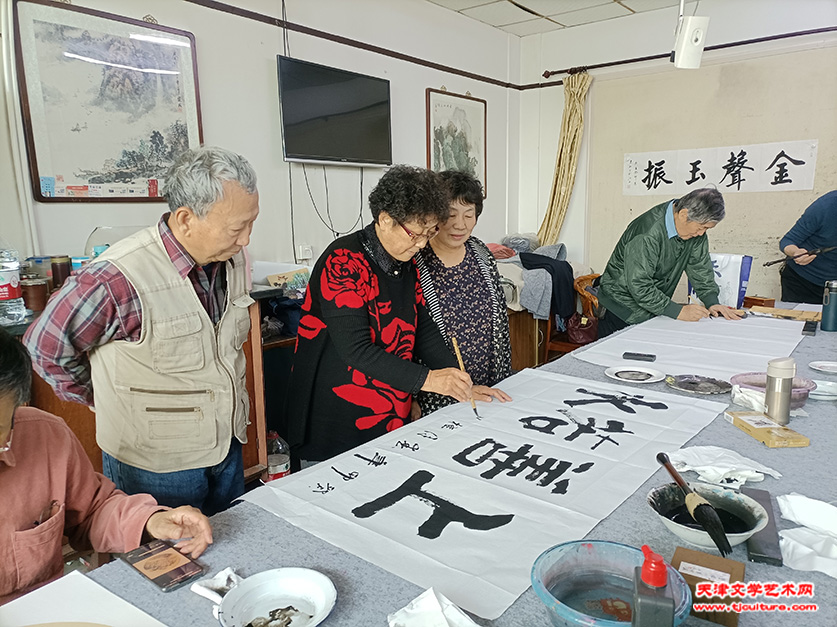 袁守新、袁桂兰、李永琴、刘建平在现场