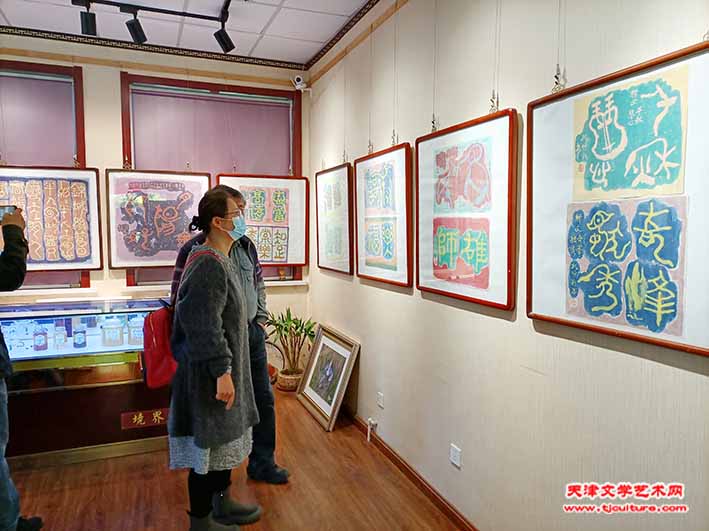 “无墨彩书”作品展现场