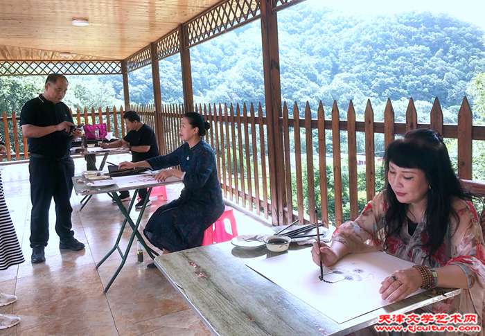 011 林枫、余澍梅、黄雅丽、史树海在观景长廊创作