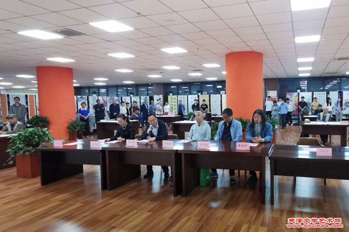 10 与青海大学师生联谊