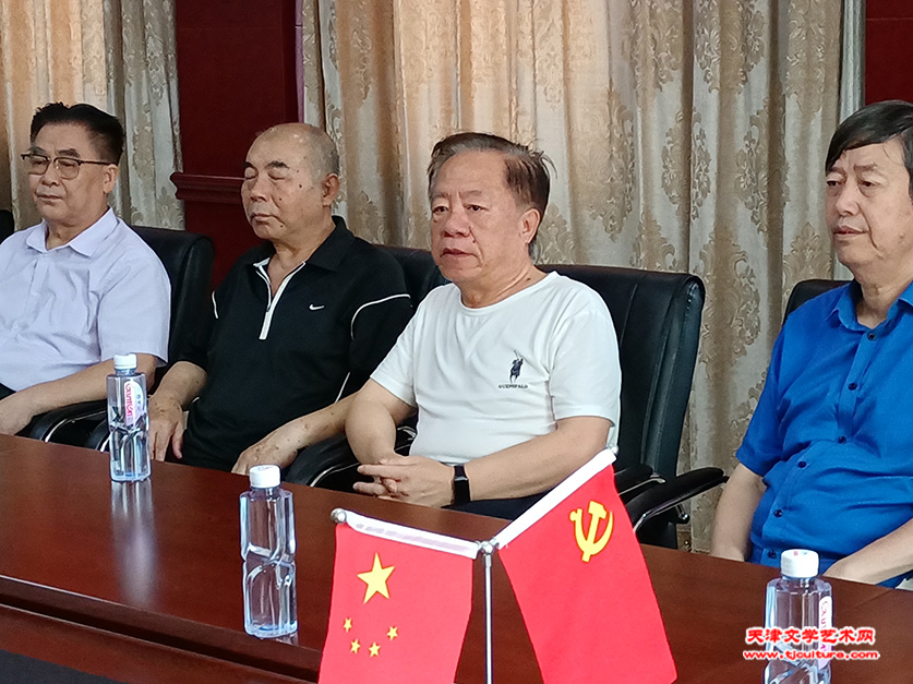 1座谈会上王润昌发言
