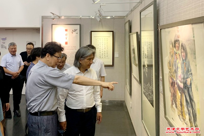 8晏平、吴为山参观展览