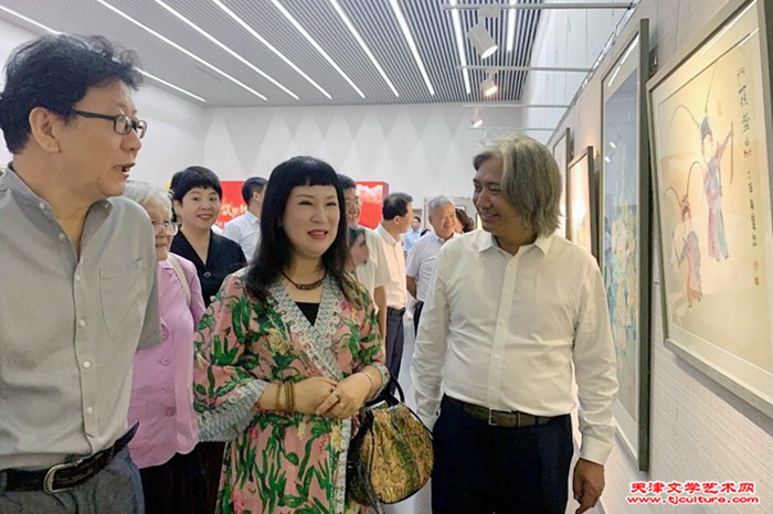 9晏平、黄雅丽、吴为山参观展览