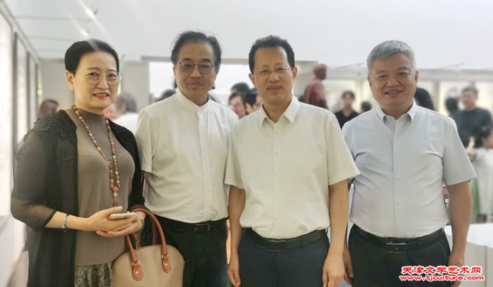 12郑少英、景育民、李剑萍、马启昕合影