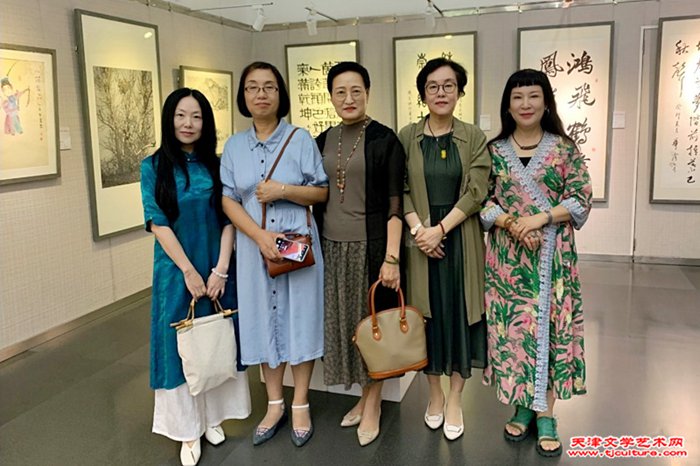 16许云、肖英隽、郑少英、华露香、黄雅丽合影