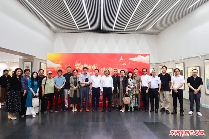 23与会领导、参展艺术家合影