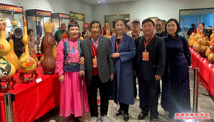 22黄雅丽、杜明岑、李国英等合影