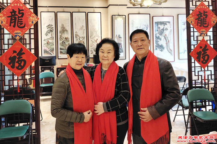 微信图片_20231230192458左起朱秀贞张存涓徐雪涛