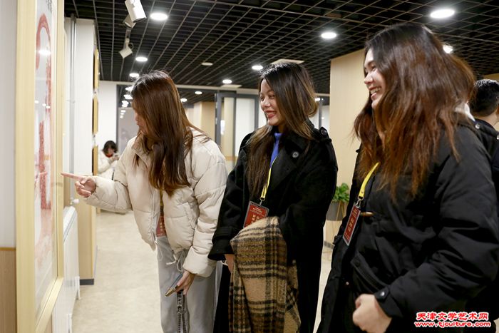 021 泰国留学生参观展览
