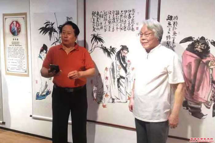 陈冬至老师作品前的合影