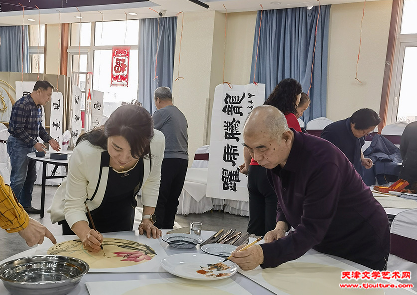 孙海燕、王少玉在活动现场