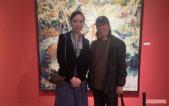 30李悦、周世麟合影
