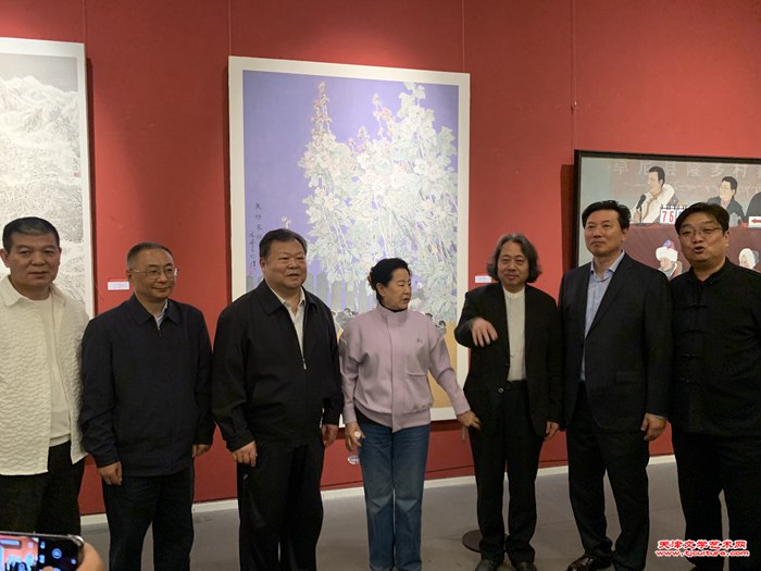 32范扬、李旭炎、散襄军、曹秀荣、贾广健、张福有、翟鸿涛合影