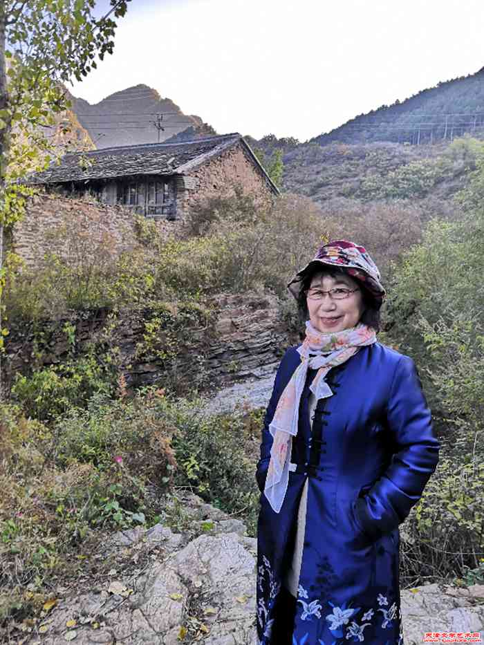 华静茹 像