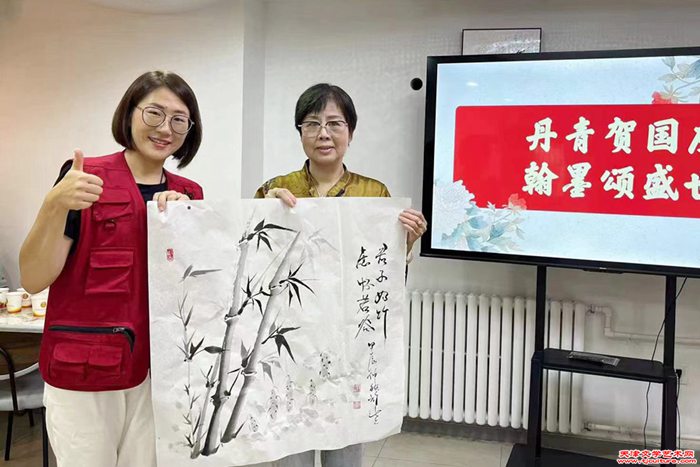 15 左起：张言，刘芳
