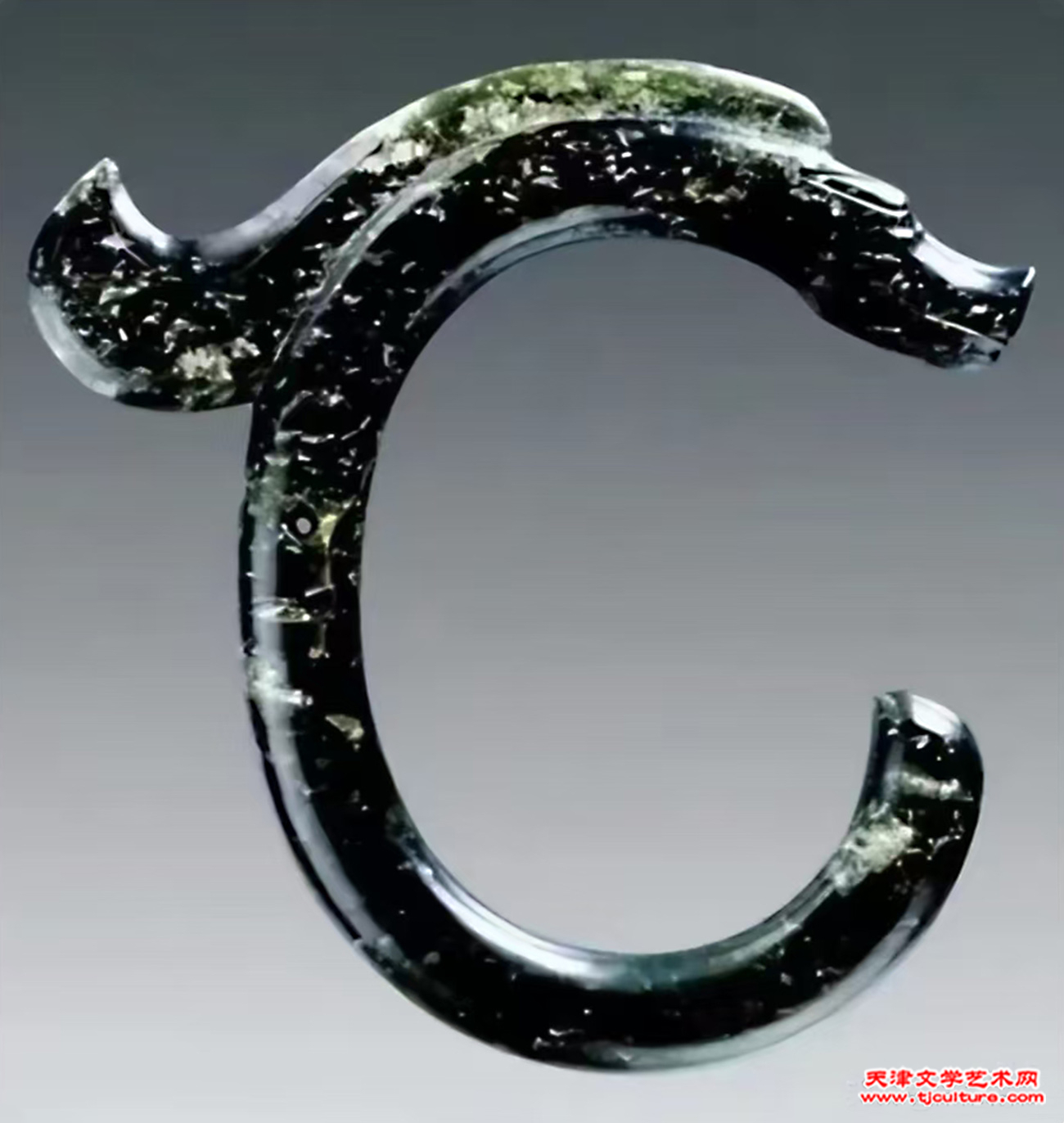 02 上  红山文化玉器    中华第一龙    （内蒙古赤峰红山文化遗址出土）中国国家博物馆藏