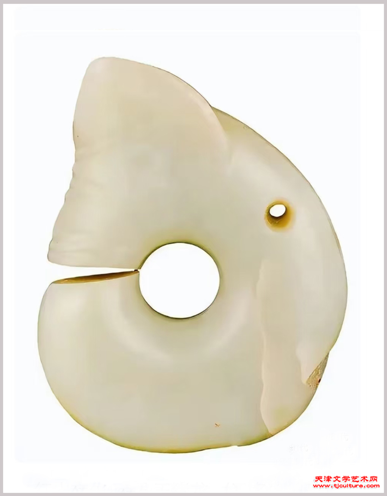 02 下  红山文化玉器    玉猪龙（又名玉兽玦）