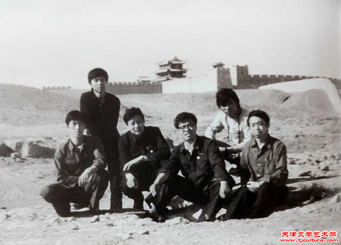 011　图五、上世纪七十年代张东才同技校学生在嘉峪关合影（右起第一人张东才）