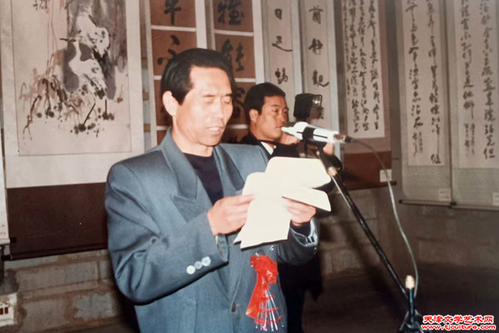 文化局局长刘焕舒主持会议