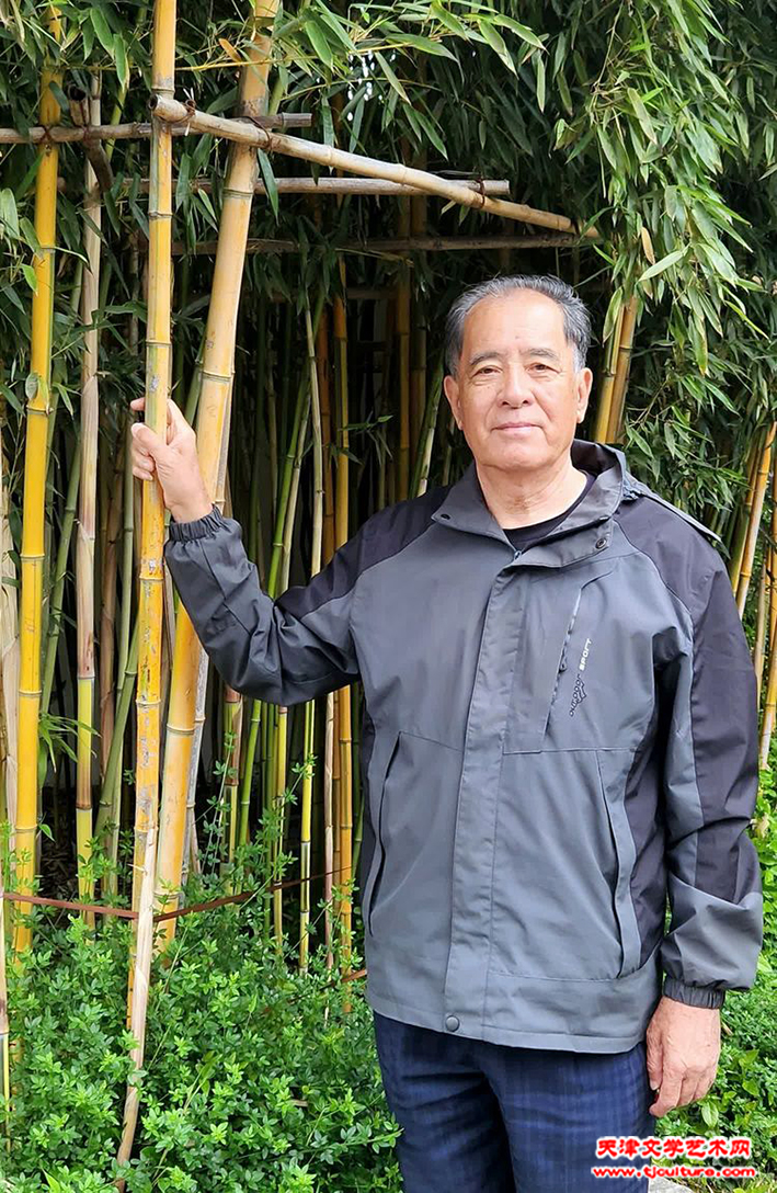 作者在扬州个园