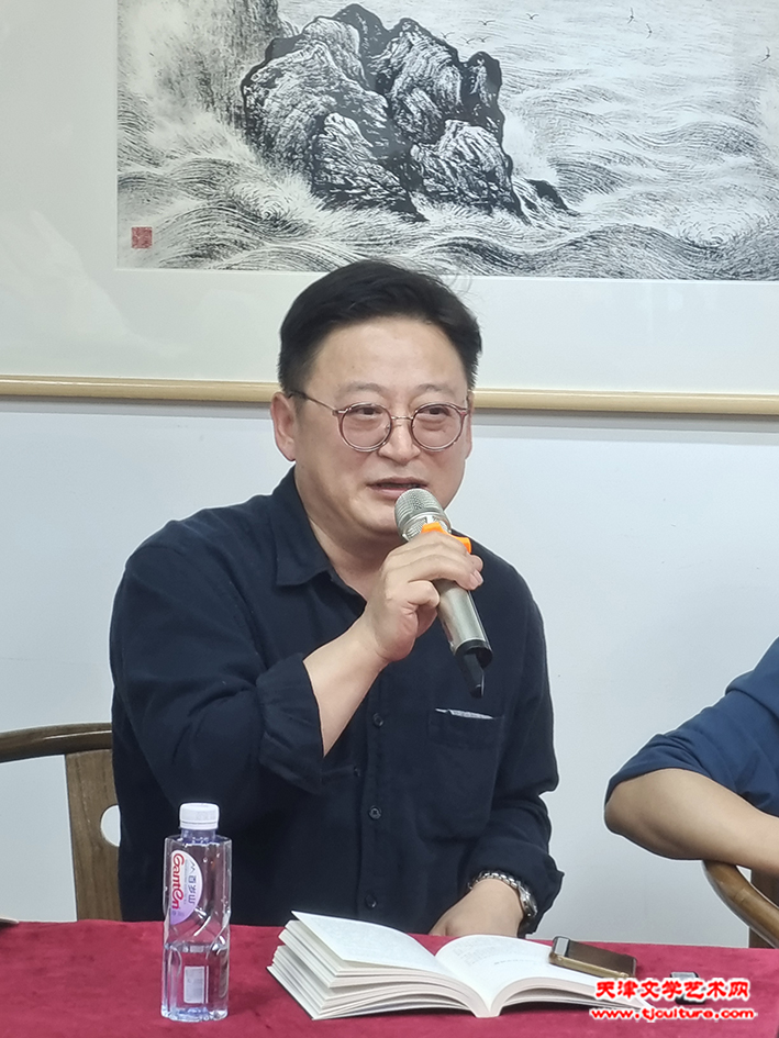 孙飞在《中国画与科学之交响》首发研讨会上发言 孙飞在《中国画与科学之交响》首发研讨会上发言