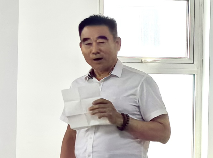 010　李恩宝先生吟诗表达对书画院的期望